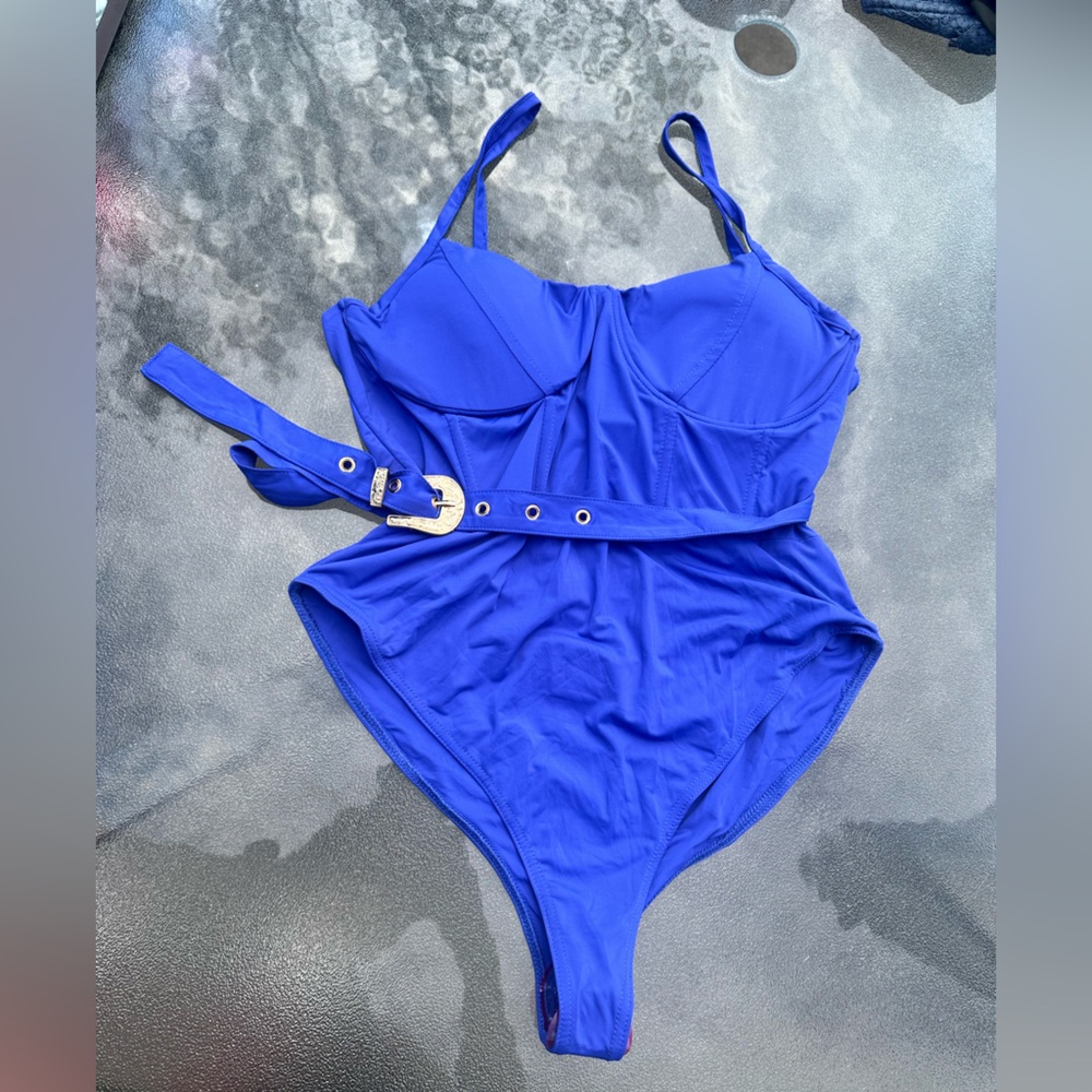 Kittenish one-piece Swimsuit
